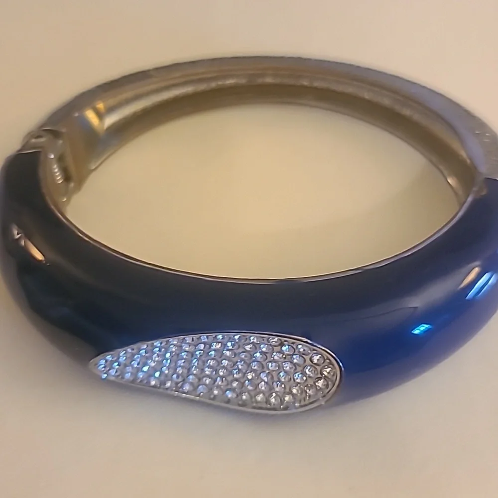 NY Collection Silver & Blue Circle Necklace & Earring Set with Matching Braclet